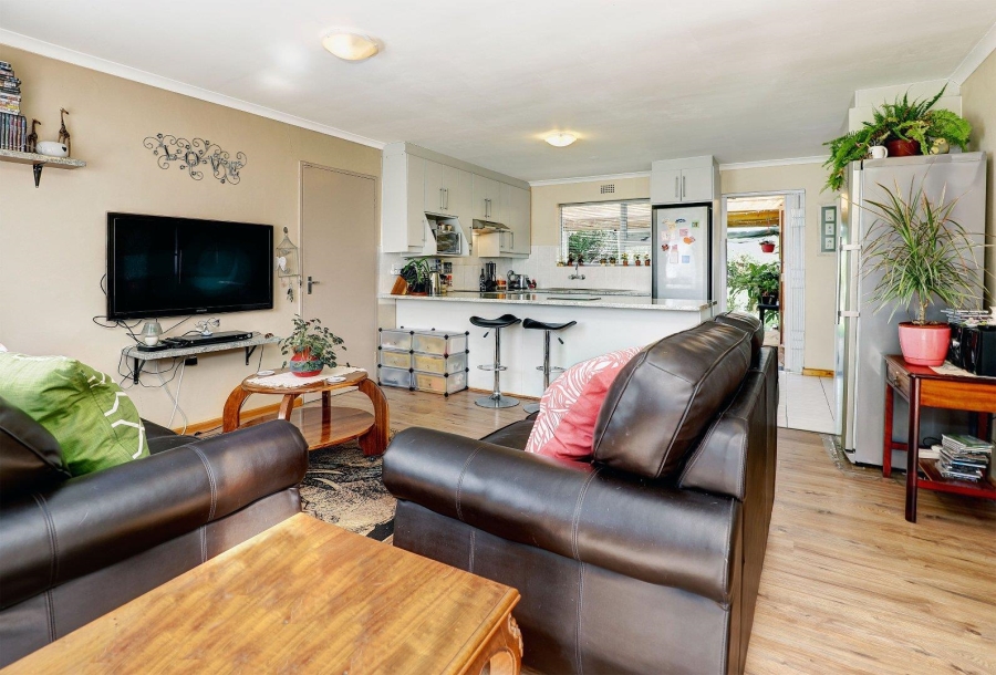 To Let 3 Bedroom Property for Rent in Loevenstein Western Cape